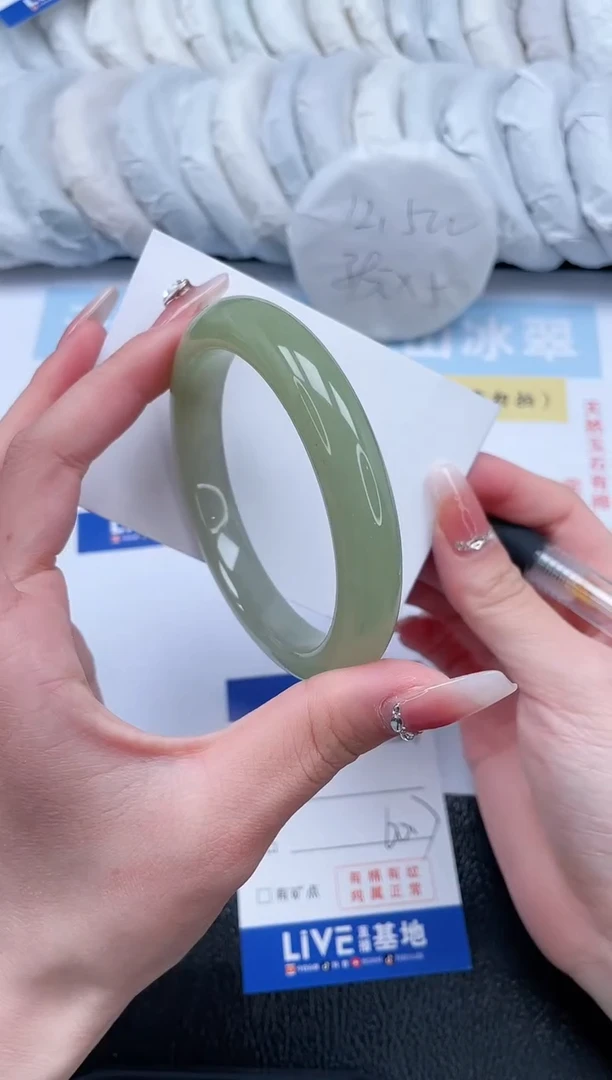 【闪购商品】石英质玉手镯未镶嵌T299-60.7