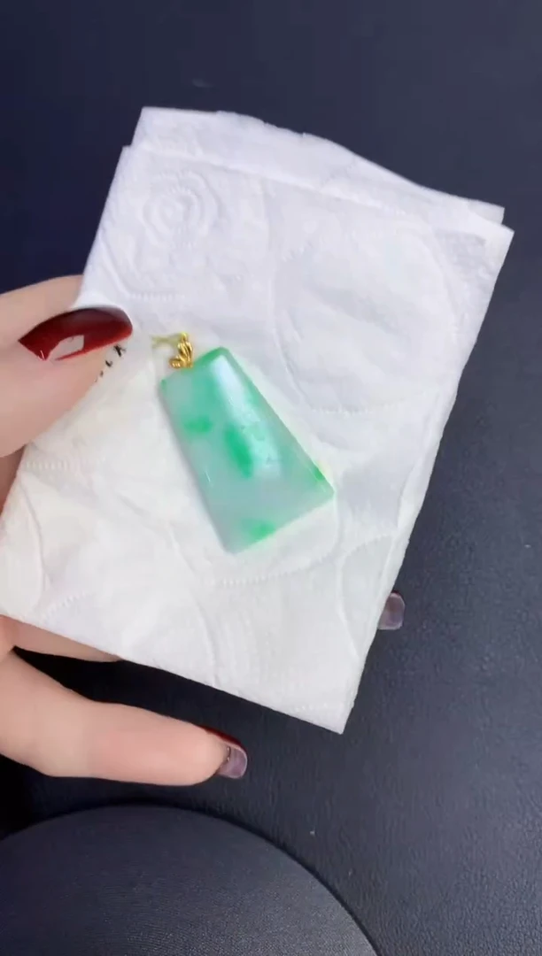 颈饰18K金镶嵌翡翠缅甸天然翡翠A货