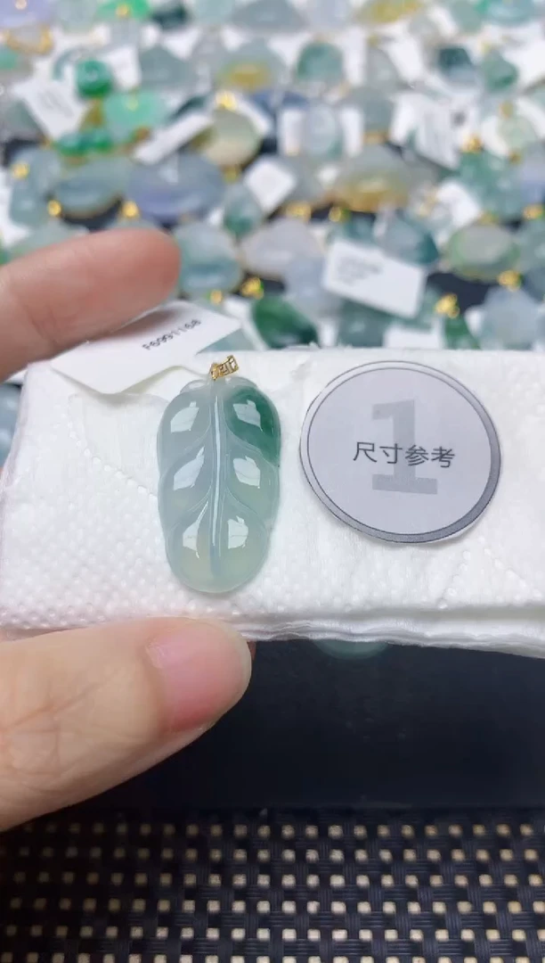 颈饰18K金镶嵌翡翠天然缅甸A货翡翠