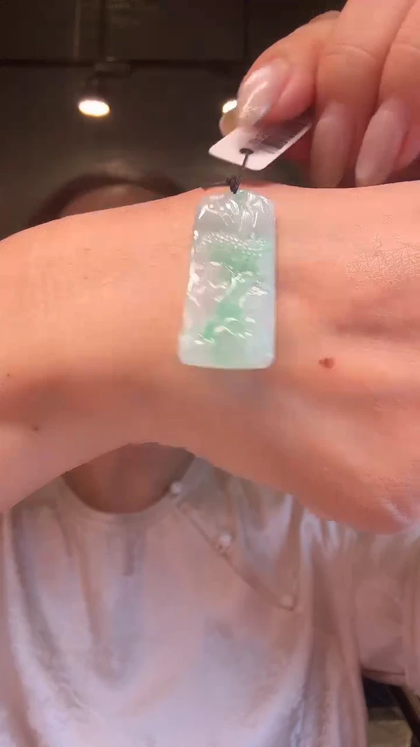 颈饰未镶嵌翡翠白底青悟道吊坠