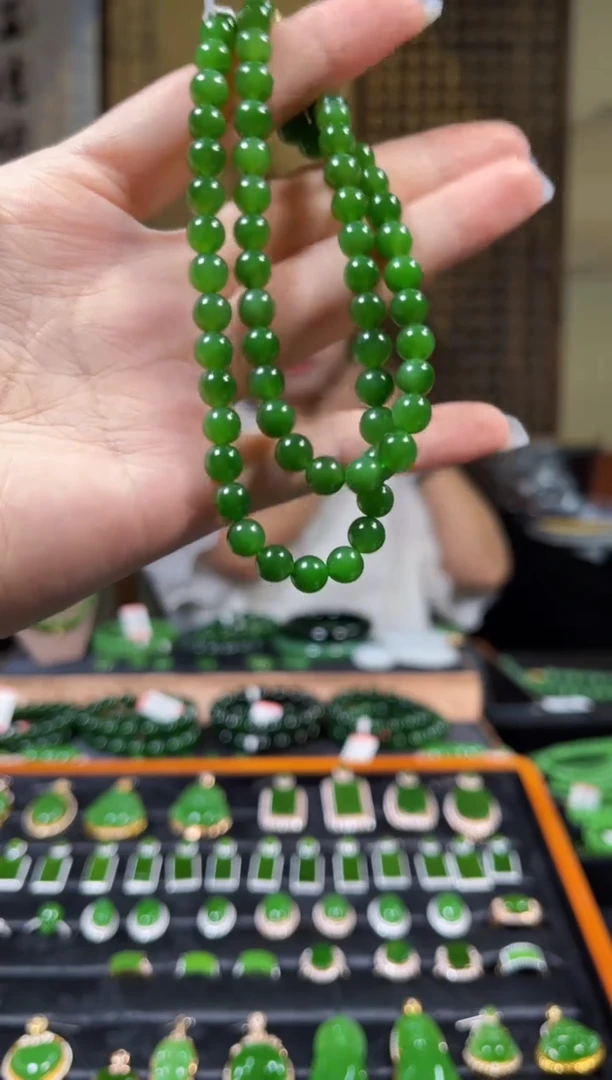 颈饰未镶嵌和田玉（碧玉）±7mm阳绿项链多样性发一