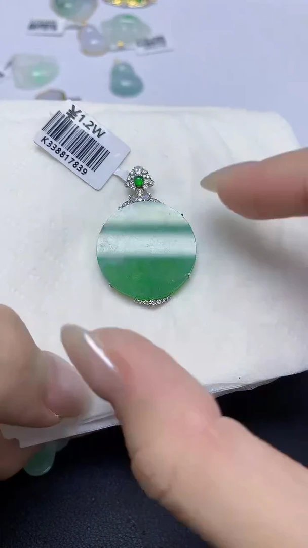 翡翠18K金镶嵌颈饰天然缅甸翡翠A货