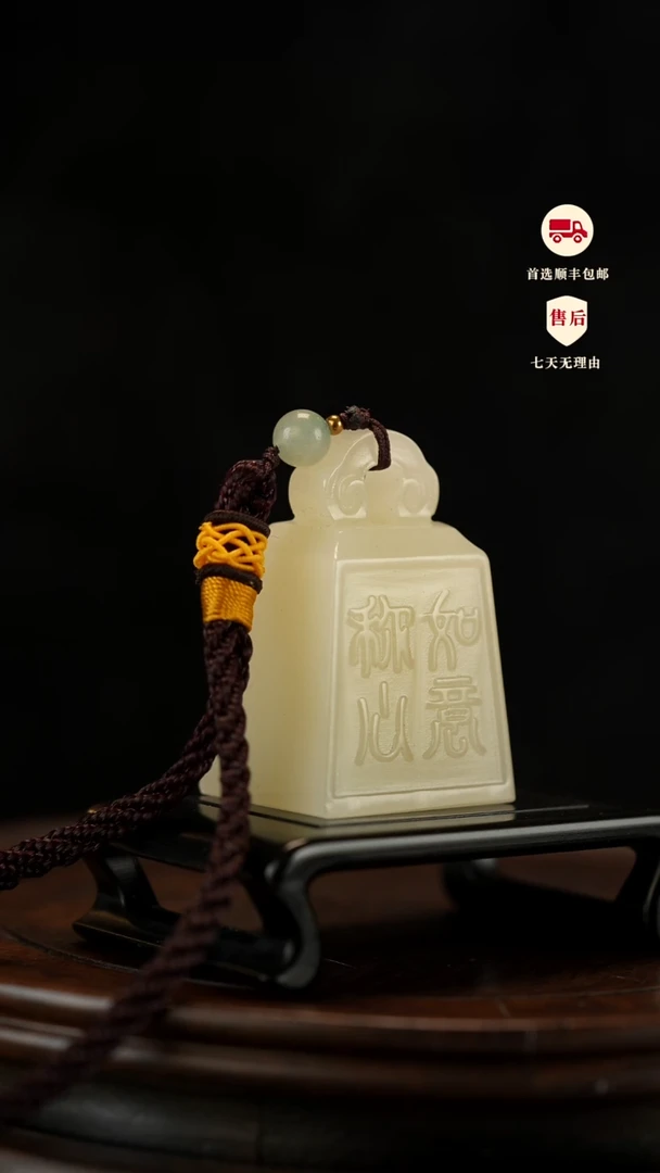 云南石竹叶青雕刻：称心如意手把件