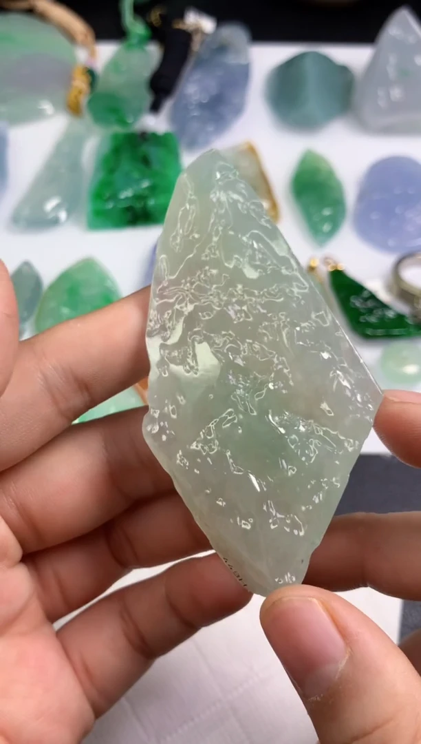 颈饰未镶嵌翡翠