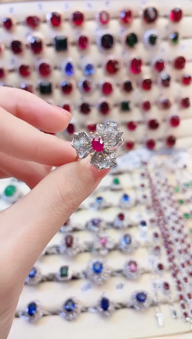 18K金镶嵌戒指红宝石1