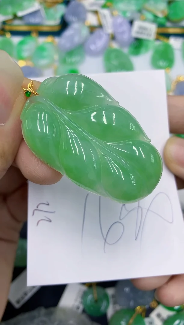 翡翠18K金镶嵌颈饰可*11111111111