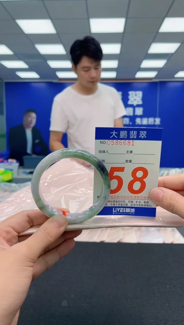 翡翠手镯未镶嵌AAAAAAAAA