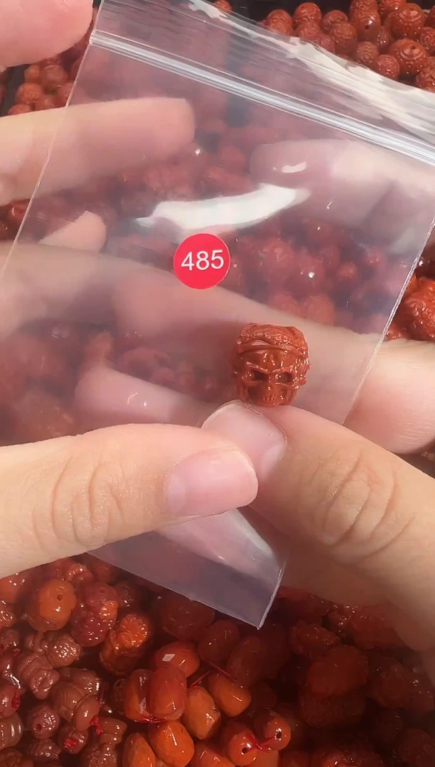 颈饰未镶嵌南红玛瑙1