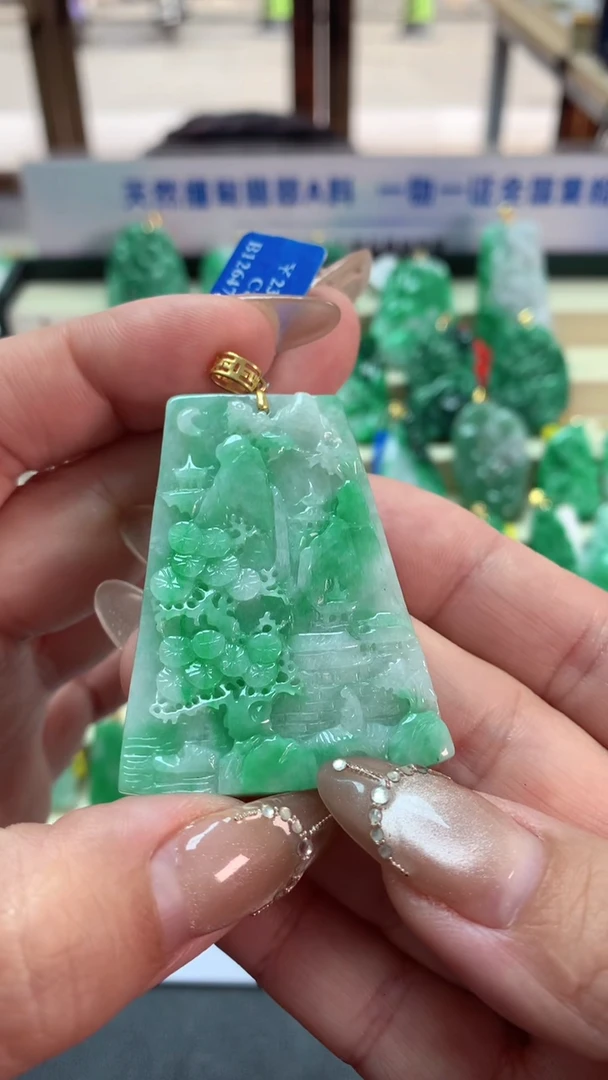 【闪购商品】翡翠吊坠(不含链)18K金镶嵌挂件