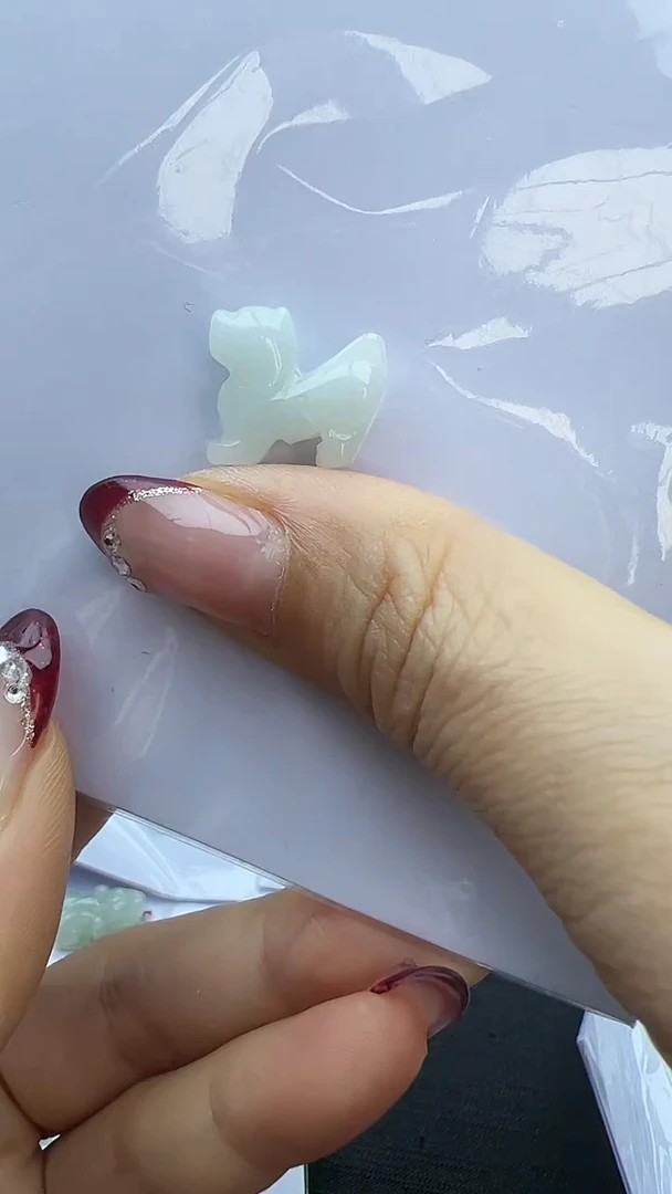 【闪购商品】翡翠颈饰未镶嵌生肖狗