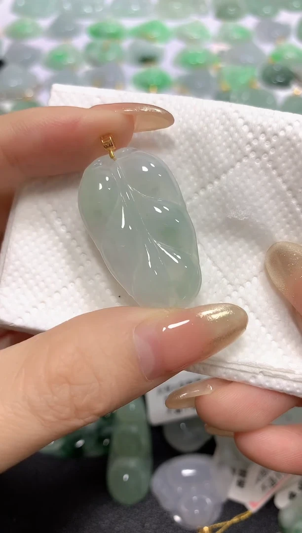 颈饰18K金镶嵌翡翠A货