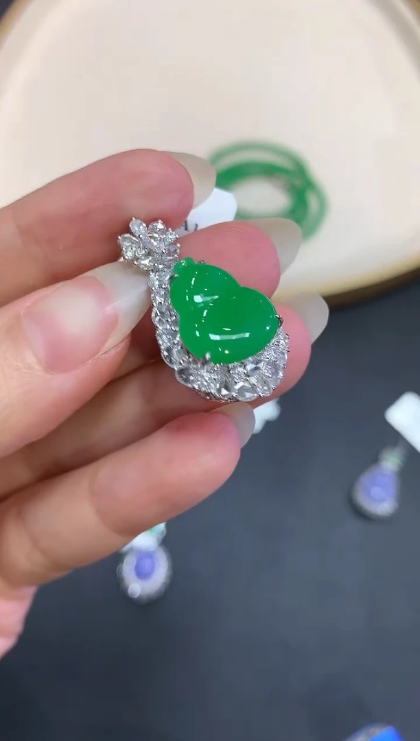 翡翠18K金镶嵌吊坠(不含链)W65|39800