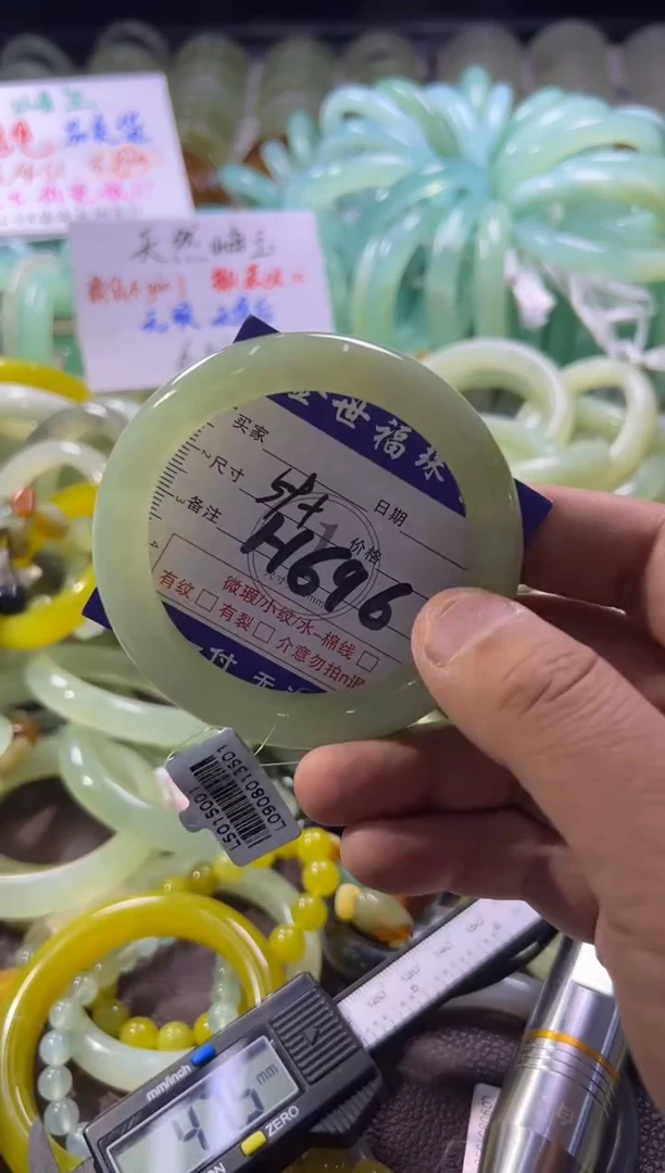 未镶嵌蛇纹石玉手镯1