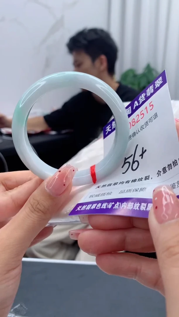 未镶嵌手镯翡翠有纹，完美者勿拍