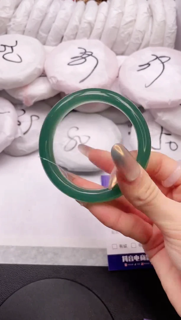 【闪购商品】石英质玉手镯未镶嵌18L64-59