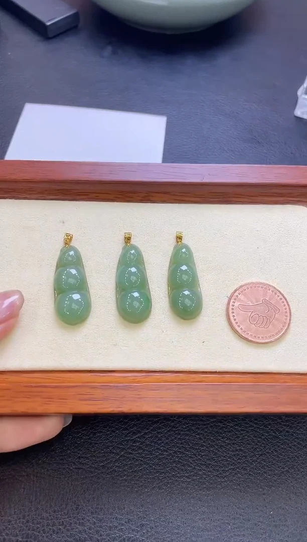 【闪购商品】翡翠吊坠(赠链)18K金镶嵌吊坠 多样性发一件