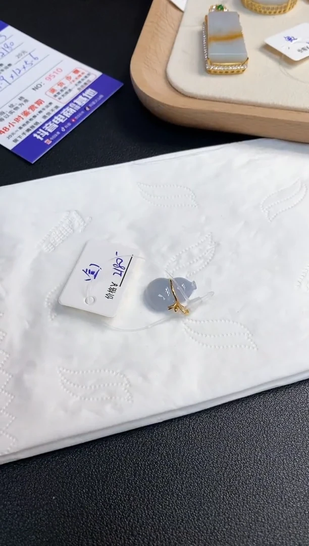 吊坠(不含链)18K金镶嵌翡翠V****?葫芦