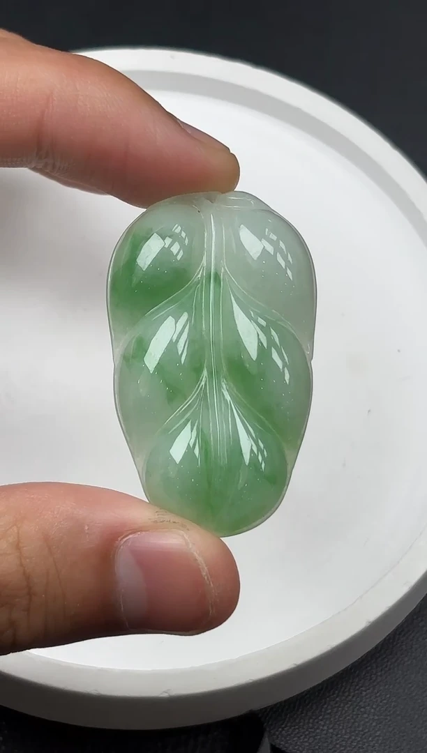 颈饰未镶嵌翡翠叶子