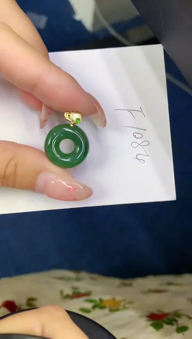 翡翠未镶嵌颈饰缅甸天然翡翠A货