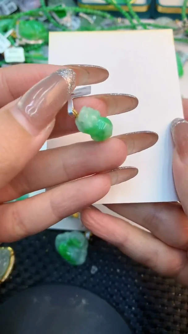 颈饰18K金镶嵌翡翠1