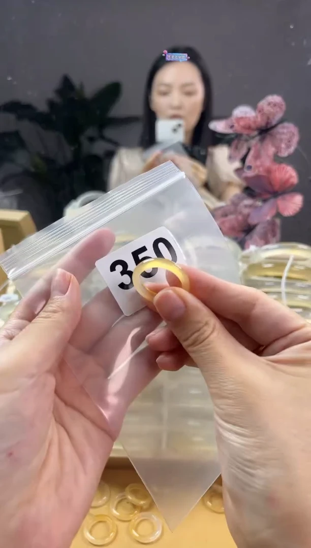 玛瑙/玉髓手镯未镶嵌350