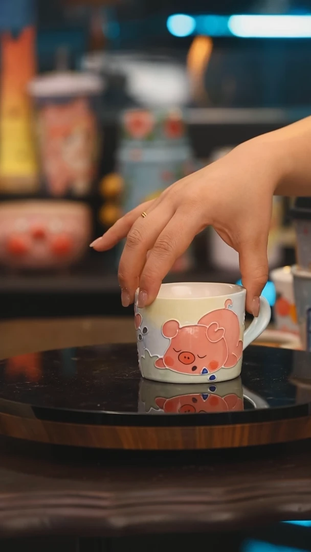【闪购商品】摆件景德镇设计师釉下彩绘陶瓷