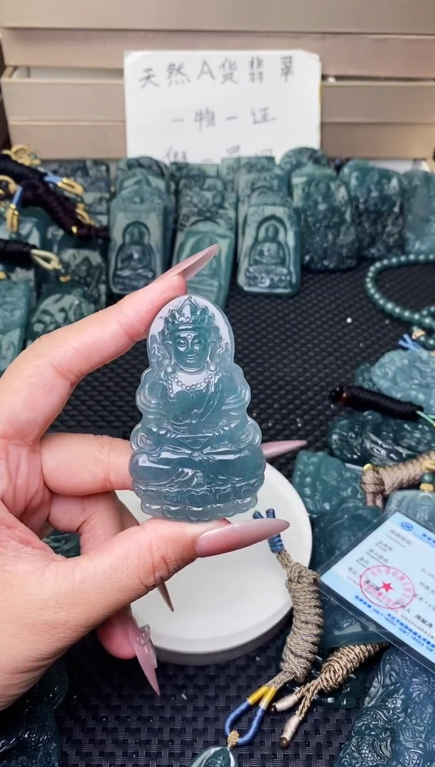 颈饰未镶嵌翡翠