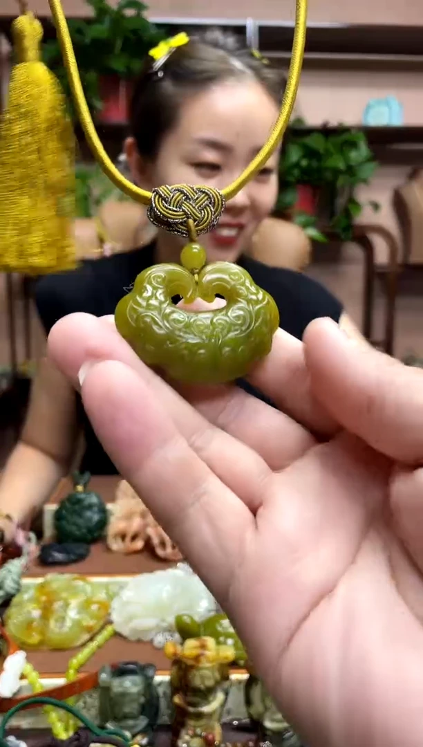 未镶嵌岫玉吊坠多样性发货发其中之一