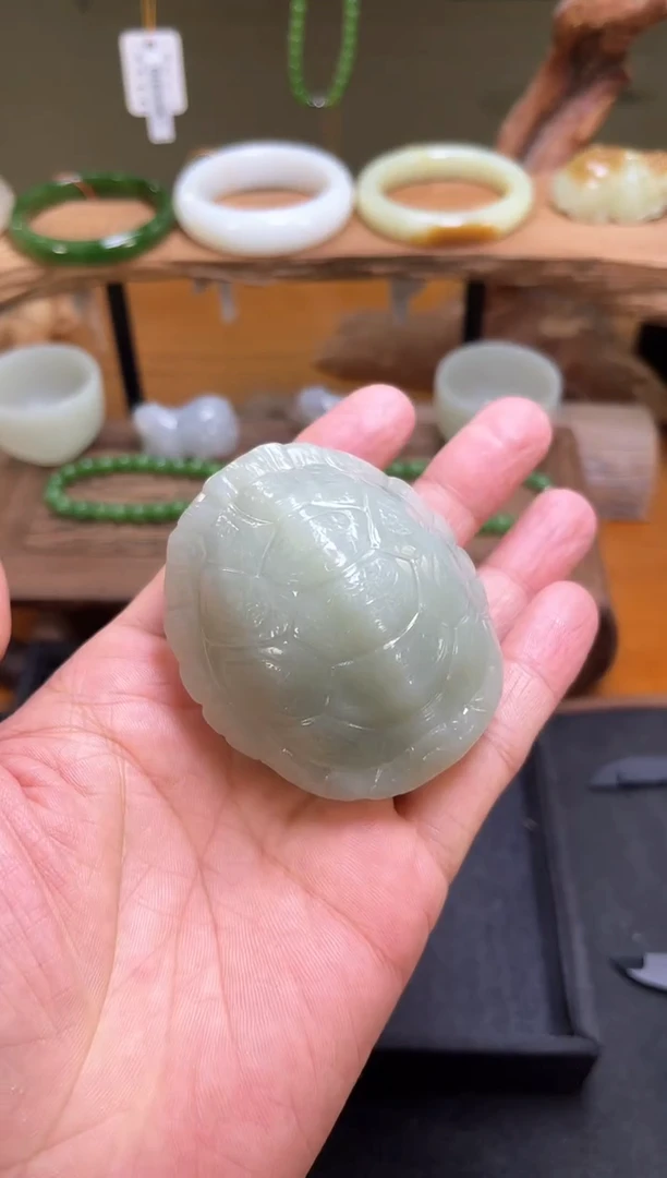 未镶嵌和田玉把件随****士且末青白 富甲一方