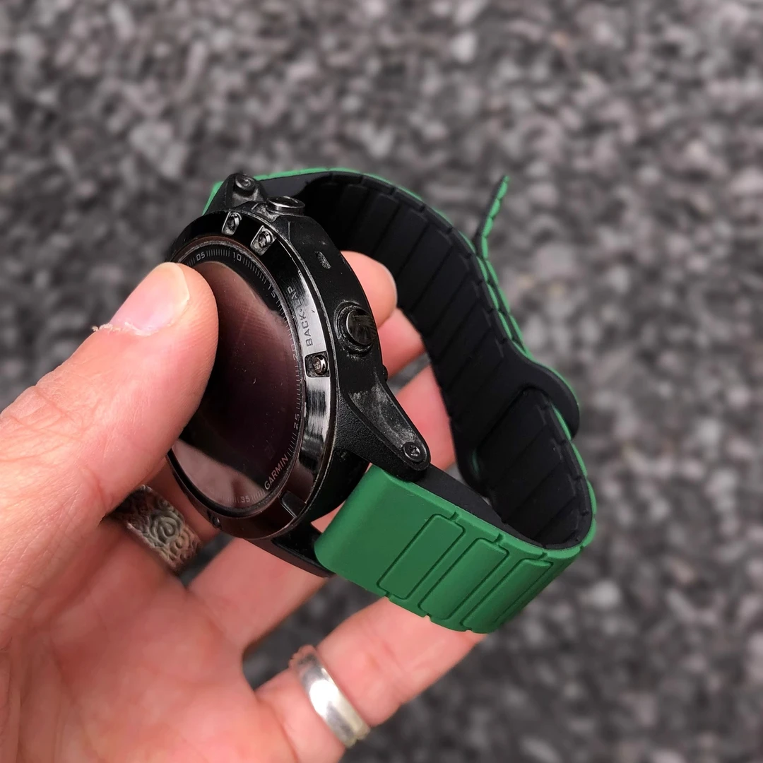 卡客风暴 适用佳明Fenix8表带7pro飞耐时运动磁吸5x软硅胶泰铁时6