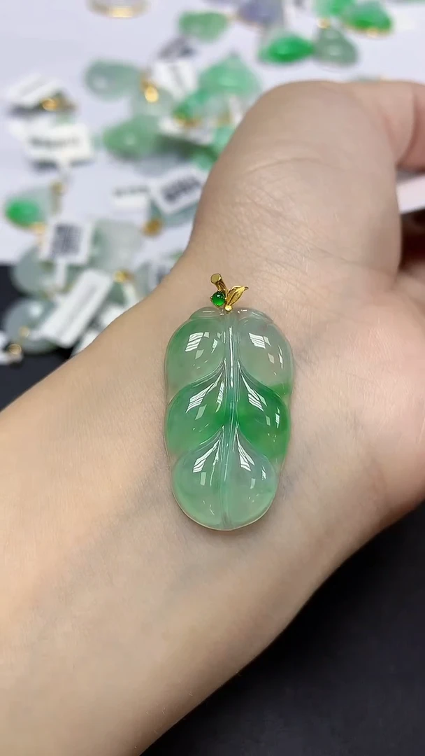 翡翠18K金镶嵌颈饰天然缅甸翡翠A货