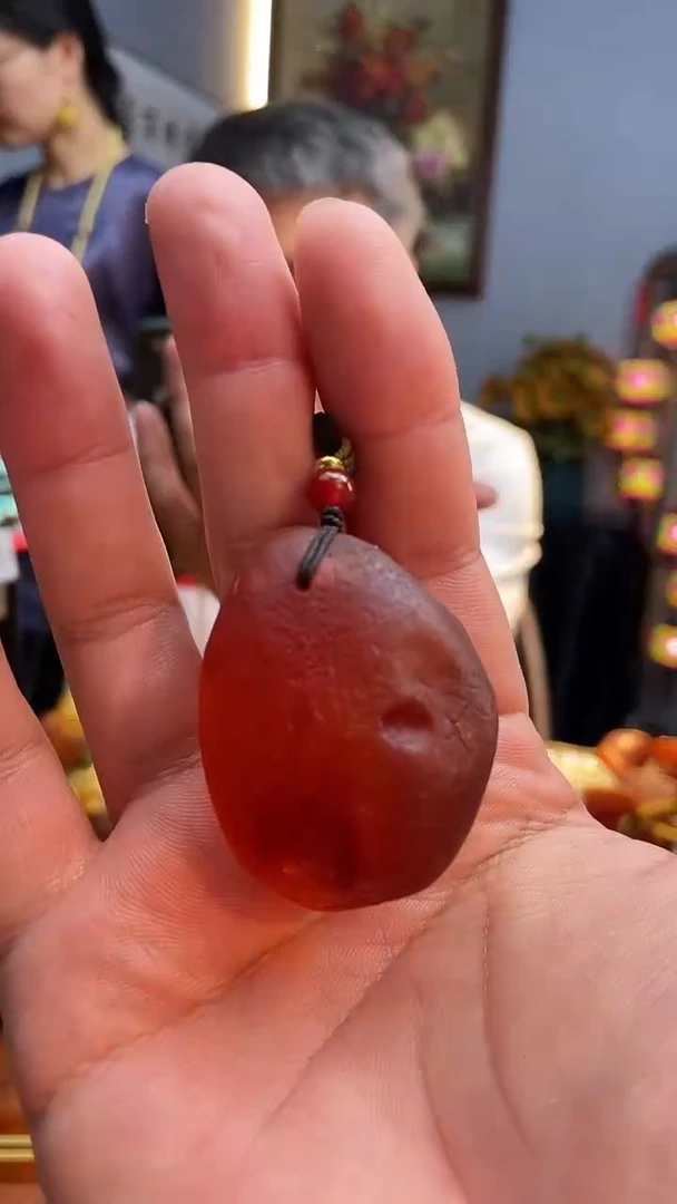 未镶嵌颈饰琥珀吊坠