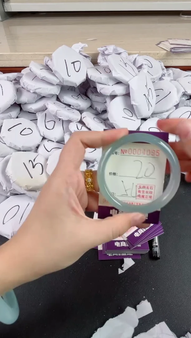 【闪购商品】玛瑙/玉髓手镯未镶嵌4095