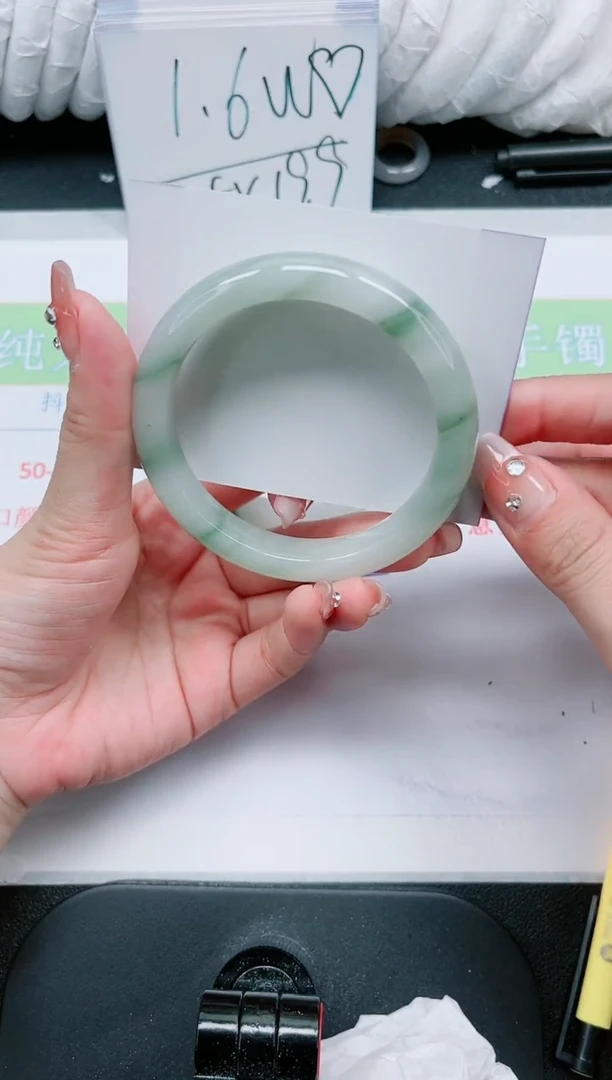 【闪购商品】石英质玉手镯未镶嵌352