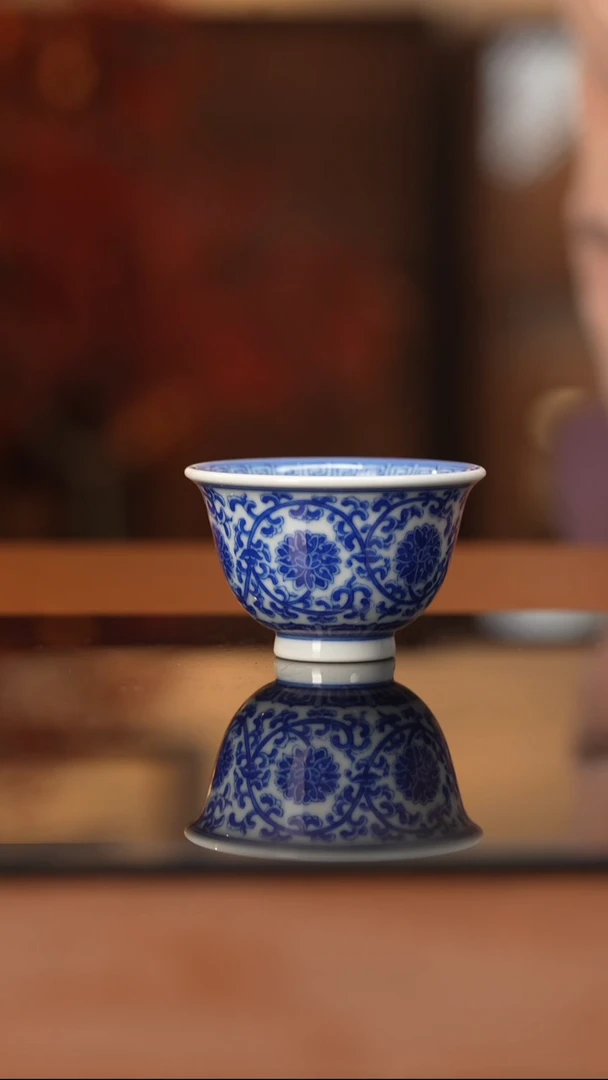 杯看山柴窑青花缠枝