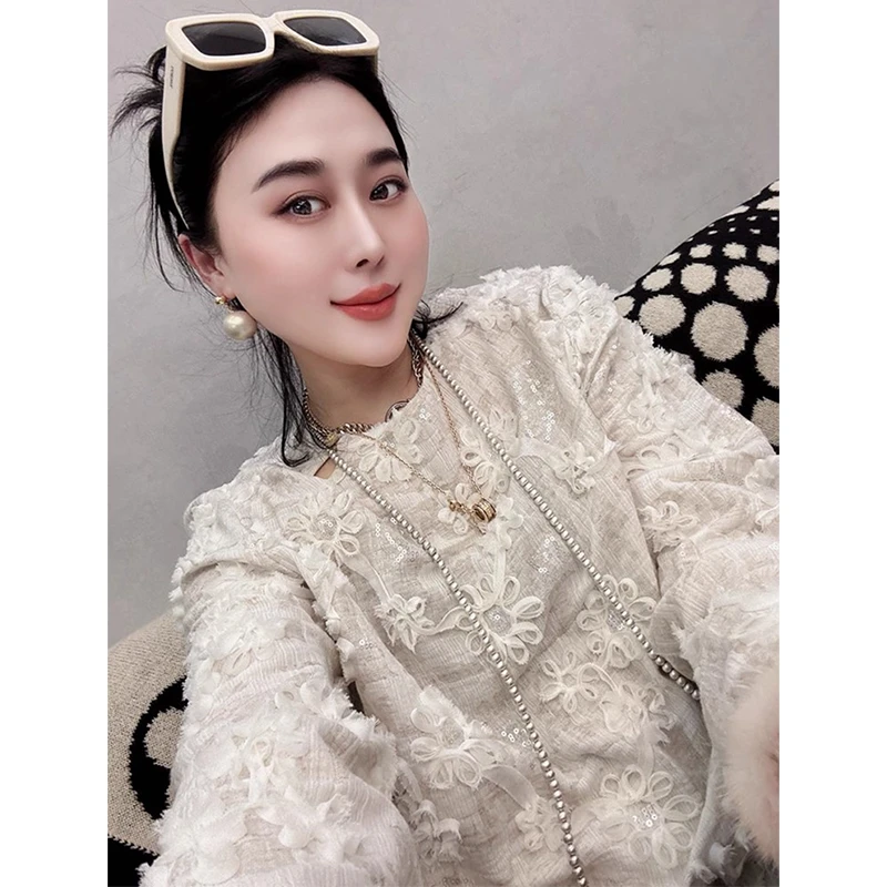 欧洲站2025秋季新款设计款小众百搭钩花圆领轻奢气质百搭减龄上衣