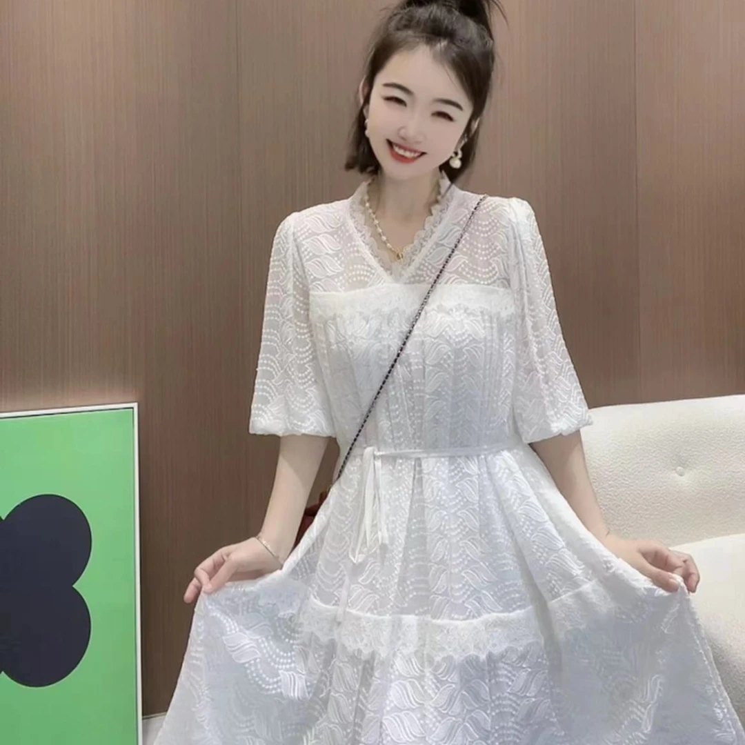 《CHUN》蕾丝三叶刺绣桑蚕丝连衣裙
