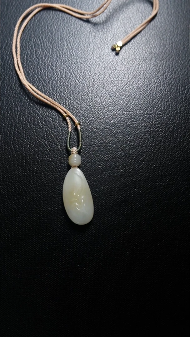 颈饰未镶嵌和田玉吊坠