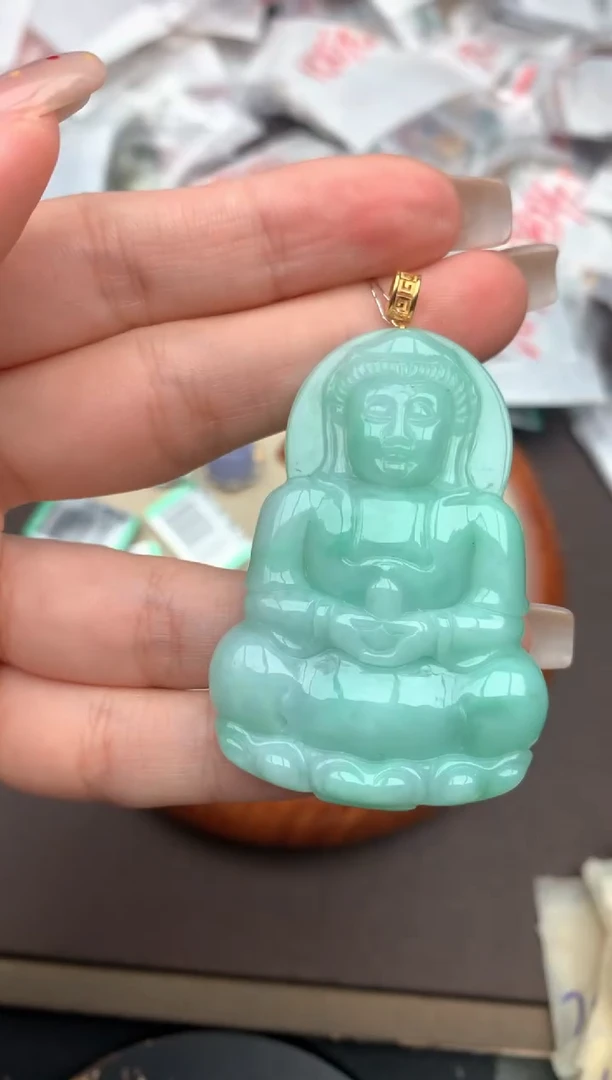 18K金镶嵌挂件翡翠一