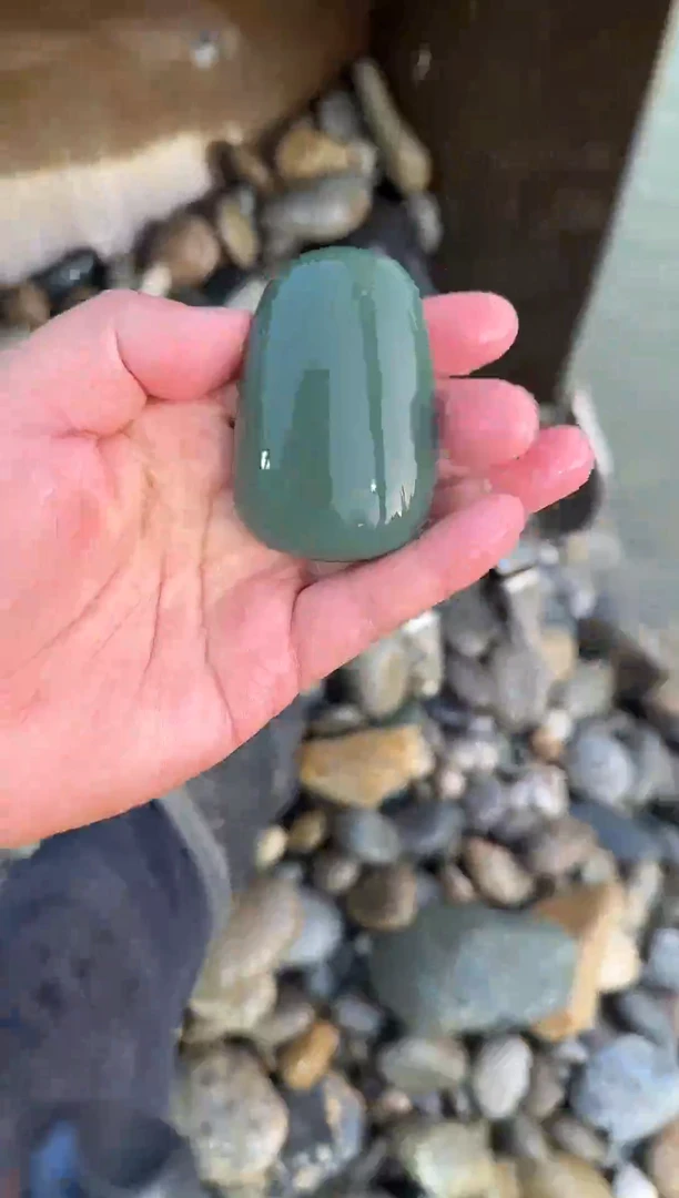 未镶嵌和田玉（糖玉）挂件沙枣青把件