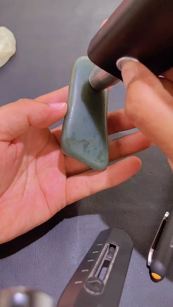 和田玉未镶嵌把件真****服和田玉原石