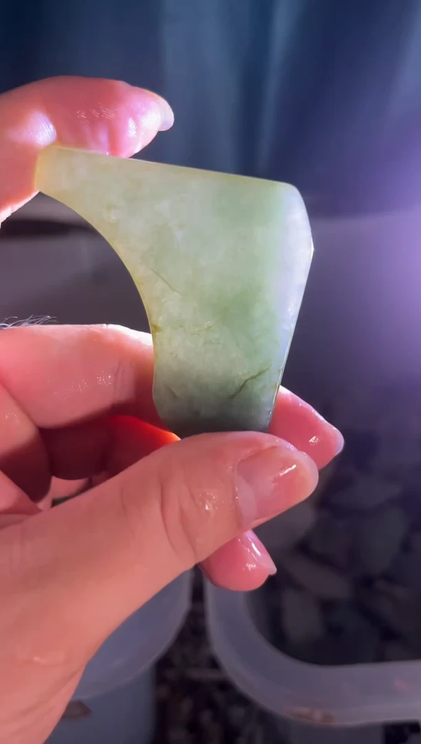 翡翠挂件未镶嵌翡翠