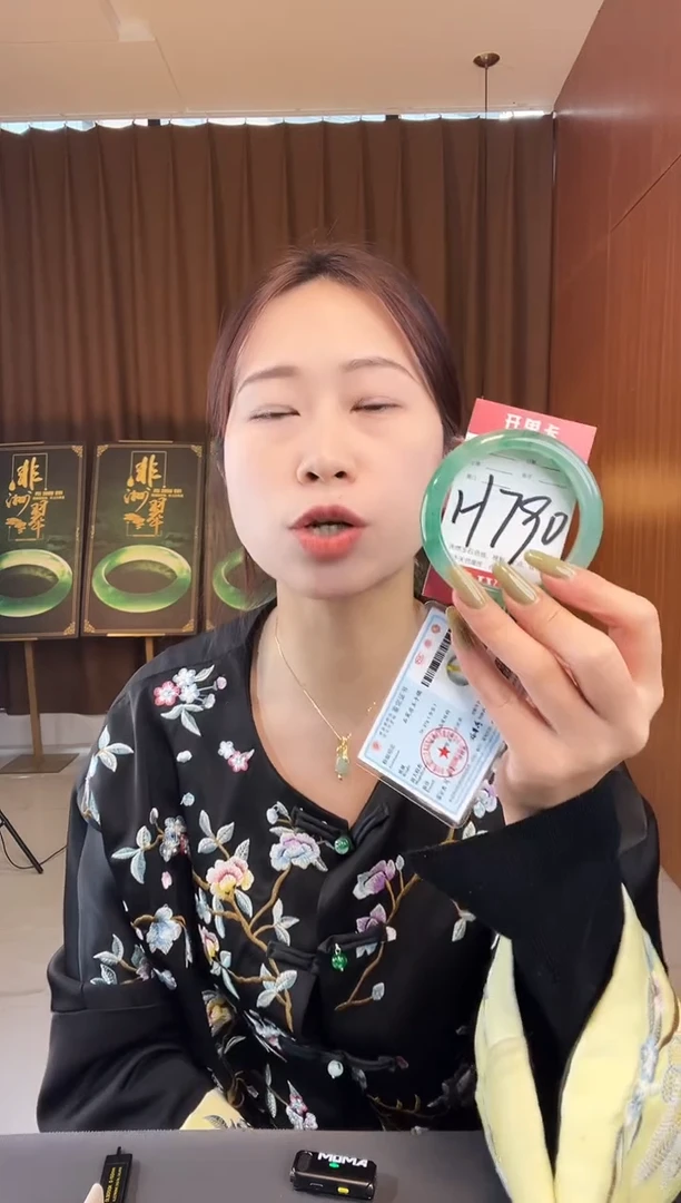 【闪购商品】石英质玉手镯未镶嵌非洲翠