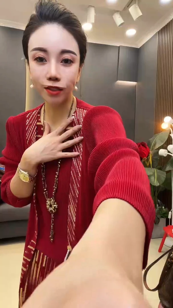 聚酯纤维（涤纶）红色 金边裙