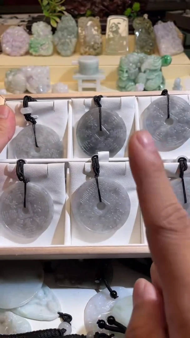 翡翠未镶嵌颈饰7/08/064多样性发其一