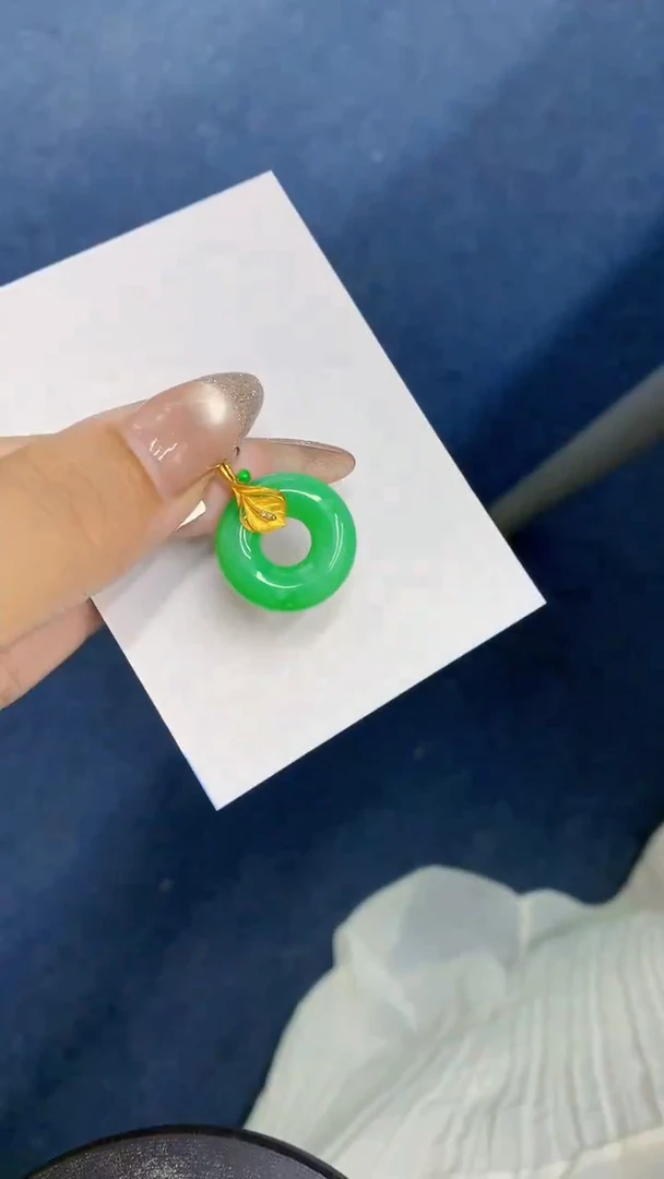 颈饰18K金镶嵌翡翠1