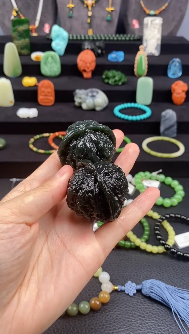 手串未镶嵌和田玉黑青核桃一对