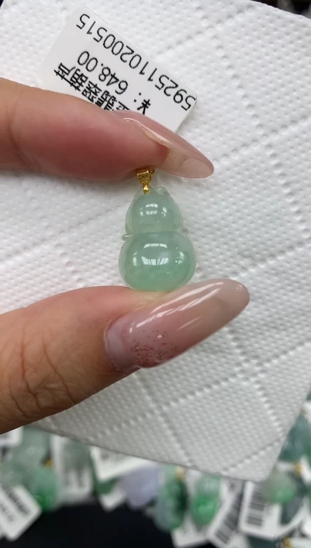 颈饰18K金镶嵌翡翠1111111111