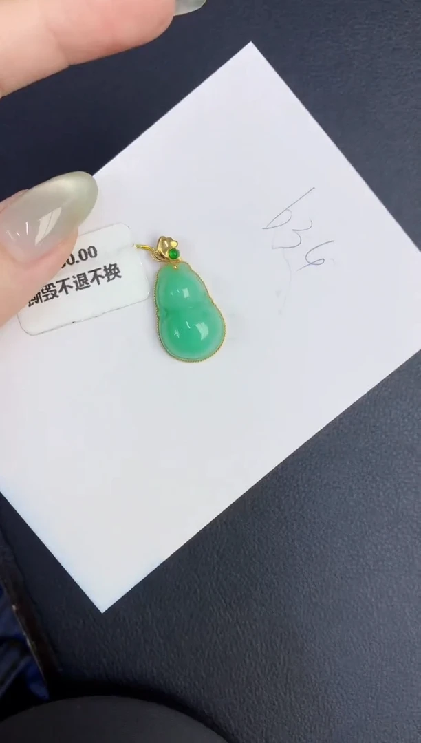 翡翠18K金镶嵌颈饰缅甸天然翡翠A货