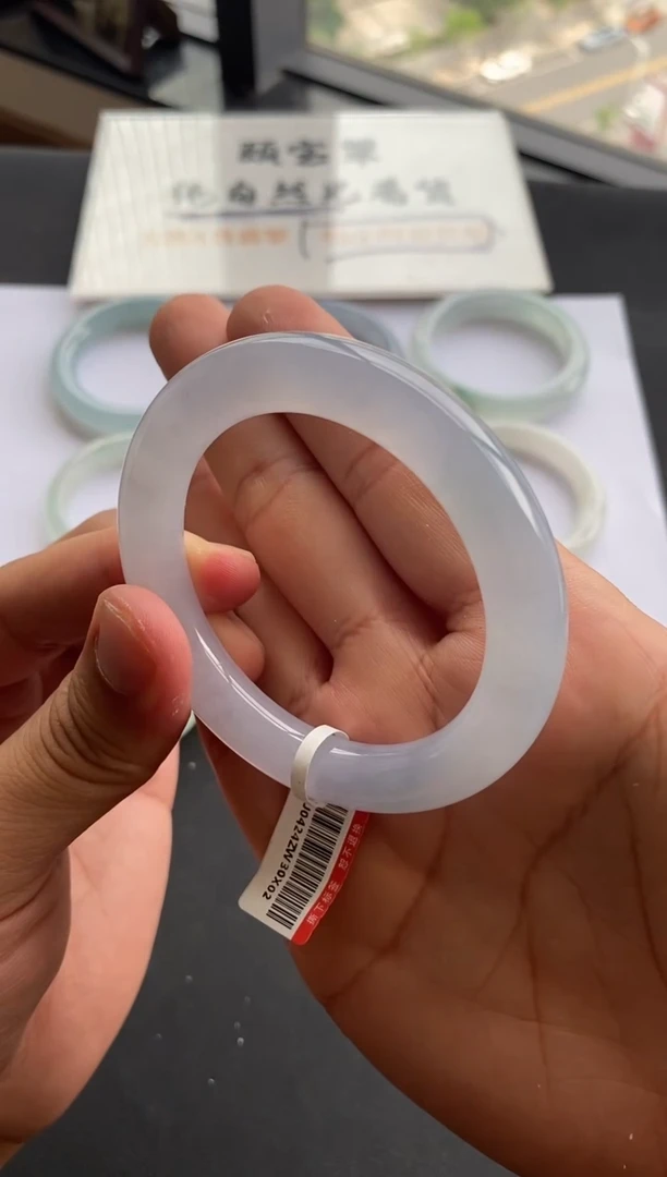 翡翠手镯未镶嵌31号53.3*10.2*10.2圆条